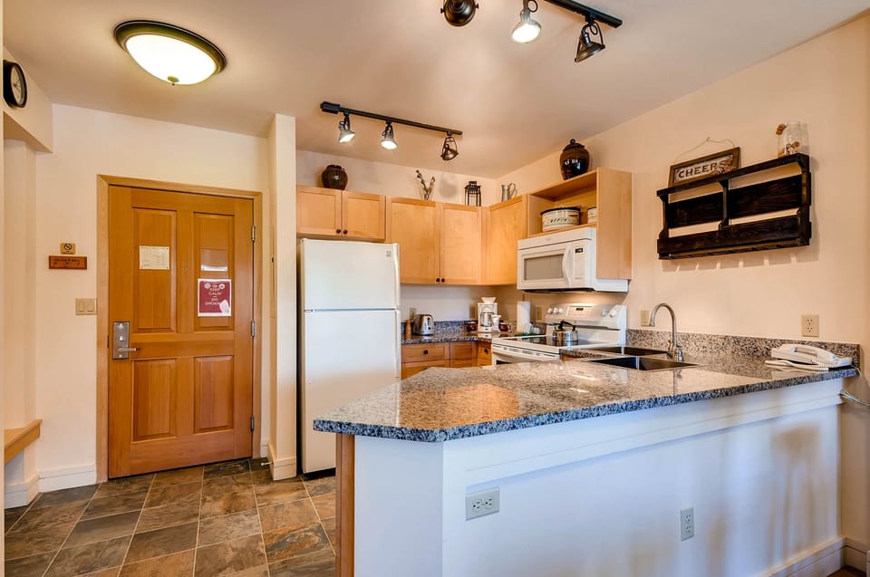 Condo, 1 Bedroom | Private kitchen | Full-size fridge, microwave, oven, stovetop