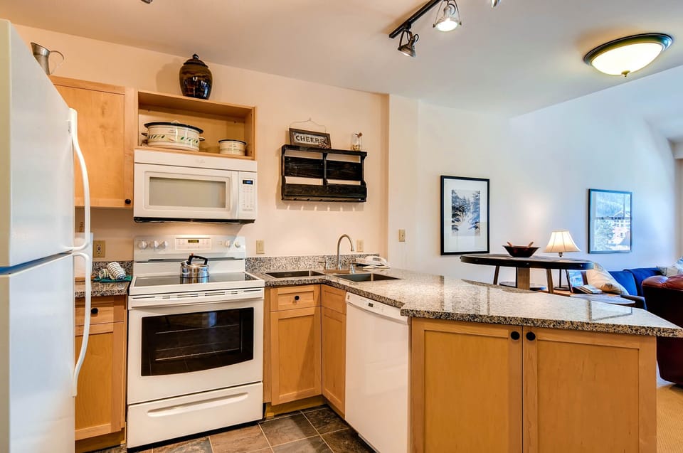 Condo, 1 Bedroom | Private kitchen | Full-size fridge, microwave, oven, stovetop