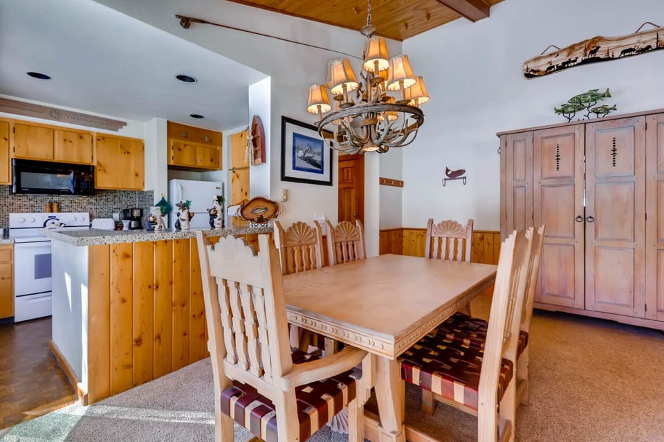 Condo, 1 Bedroom | Dining