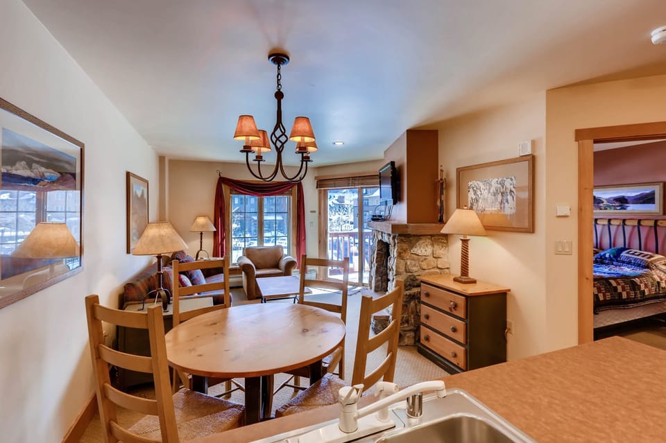 Condo, 1 Bedroom | Dining