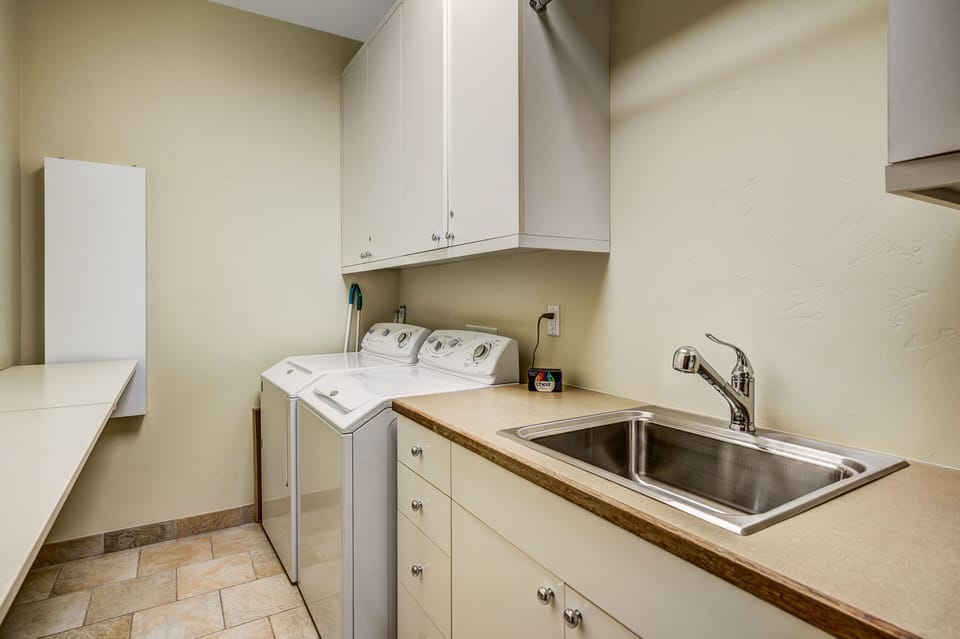 Townhome, 5 Bedrooms | Interior