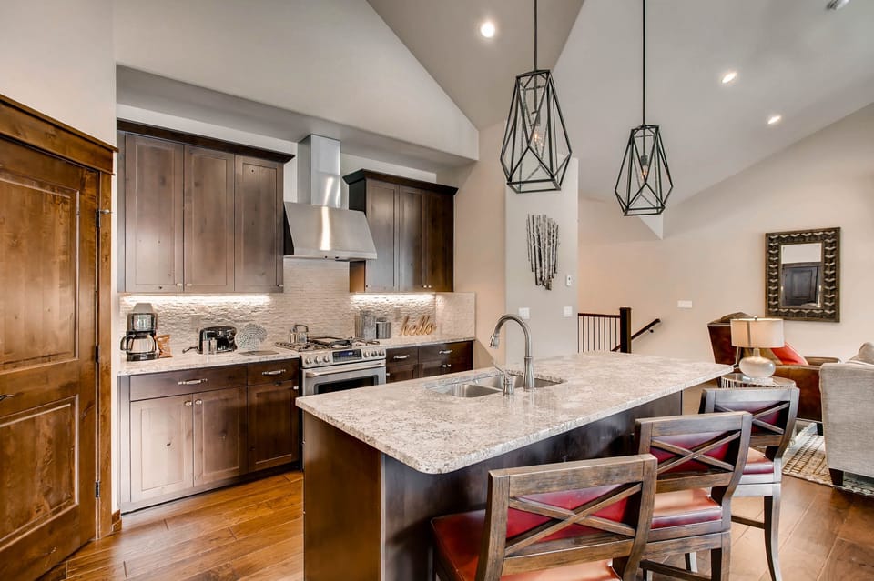 Townhome, 3 Bedrooms | Private kitchen | Full-size fridge, microwave, oven, stovetop