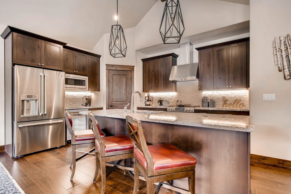 Townhome, 3 Bedrooms | Private kitchen | Full-size fridge, microwave, oven, stovetop