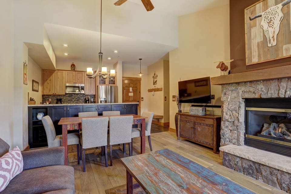 Condo, 3 Bedrooms | Private kitchen | Full-size fridge, microwave, oven, stovetop