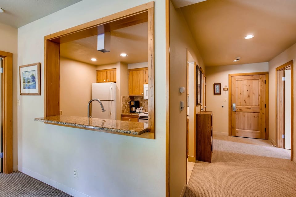 Condo, 3 Bedrooms | Private kitchen | Full-size fridge, microwave, oven, stovetop