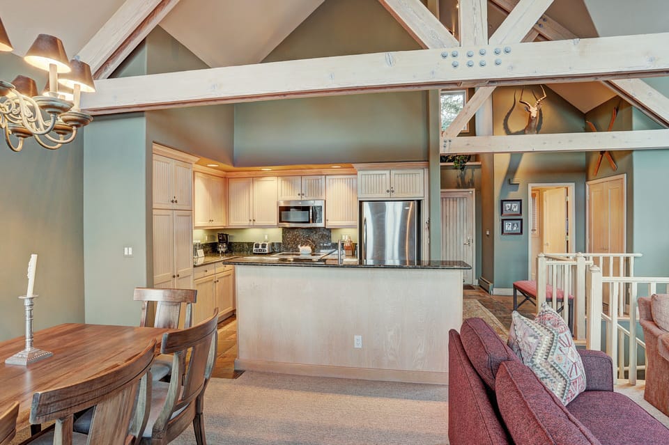 Townhome, 3 Bedrooms | Private kitchen | Full-size fridge, microwave, oven, stovetop