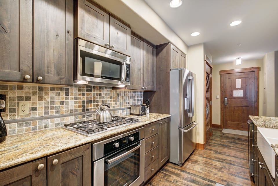 Condo, 2 Bedrooms | Private kitchen | Full-size fridge, microwave, oven, stovetop