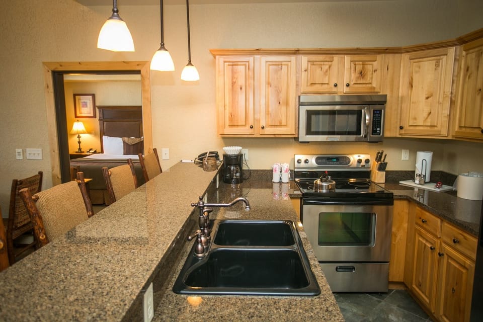 Condo, 3 Bedrooms | Private kitchen | Full-size fridge, microwave, oven, stovetop