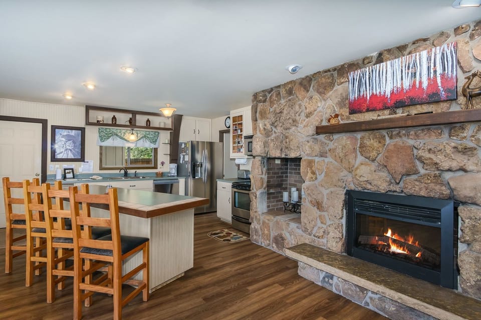 House, 3 Bedrooms | Private kitchen | Full-size fridge, microwave, oven, stovetop