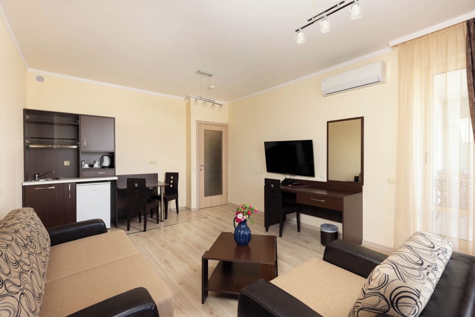 In-room safe, desk, iron/ironing board, free WiFi