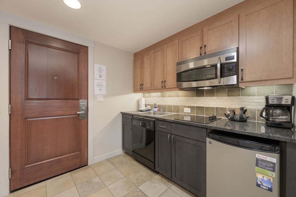 Condo, 1 Bedroom | Private kitchen | Fridge, microwave, oven, stovetop