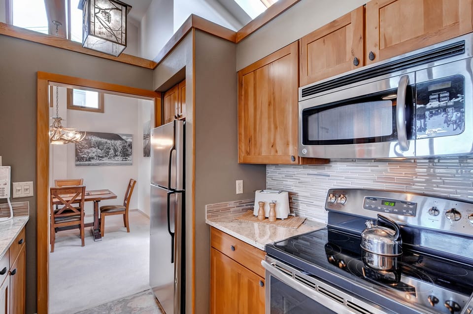 Condo, 3 Bedrooms | Private kitchen | Full-size fridge, microwave, oven, stovetop