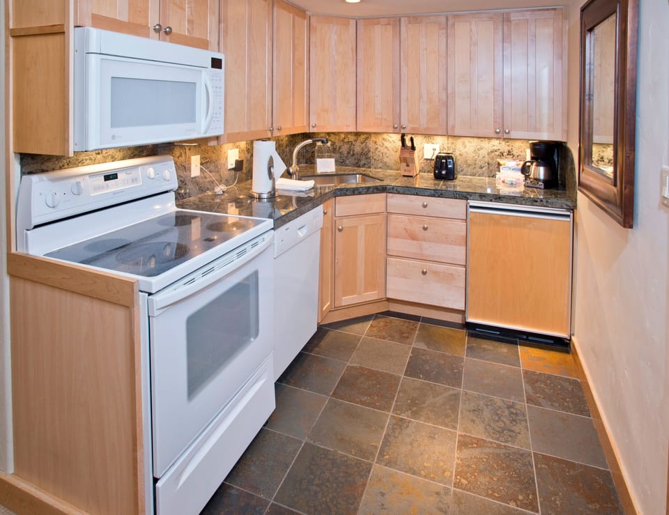 Condo, 2 Bedrooms | Private kitchen | Fridge, microwave, oven, stovetop