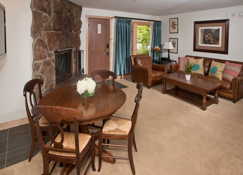 Condo, 2 Bedrooms | Living room | Flat-screen TV, fireplace