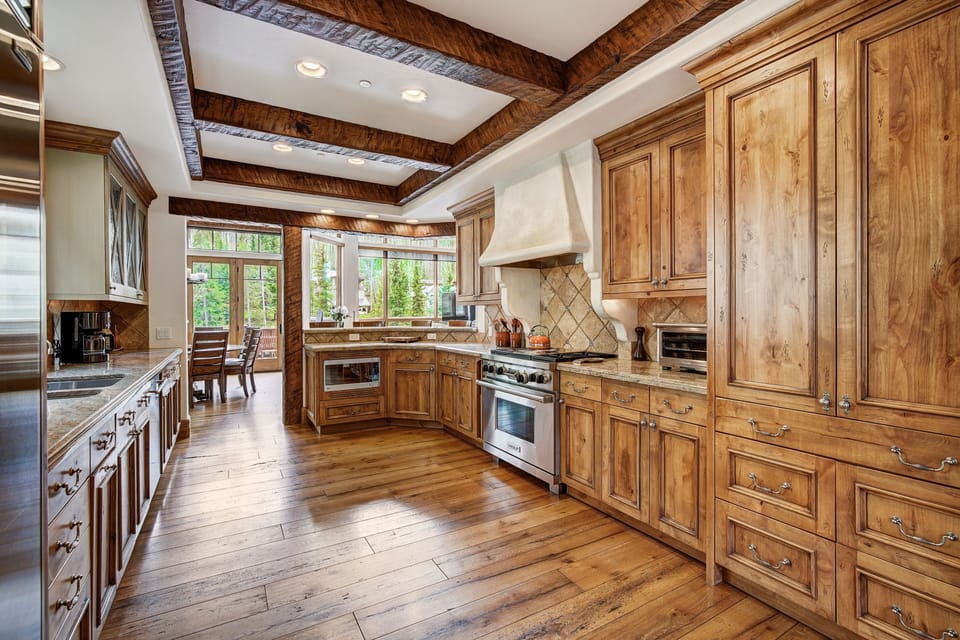 Townhome, 5 Bedrooms | Private kitchen | Full-size fridge, microwave, oven, stovetop