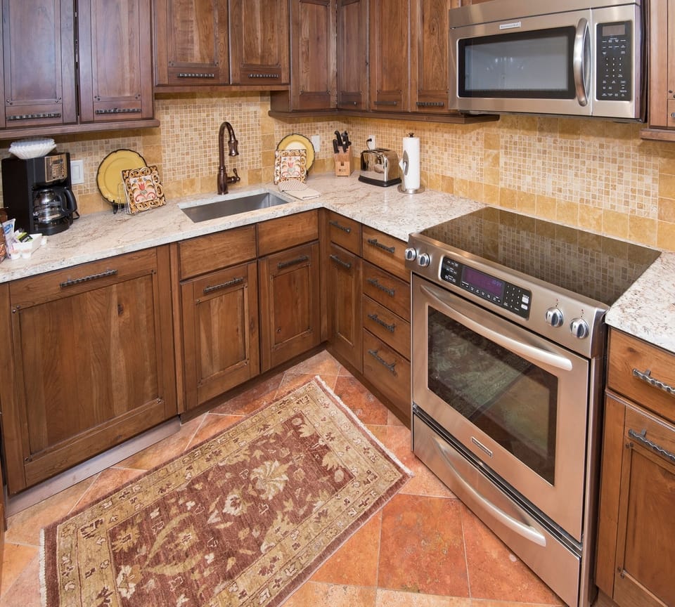 Condo, 1 Bedroom | Private kitchen | Fridge, microwave, oven, stovetop