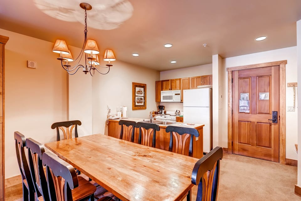 Condo, 2 Bedrooms | Dining