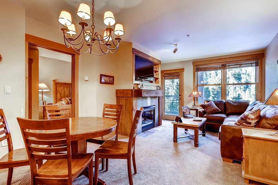 Condo, 2 Bedrooms | Dining