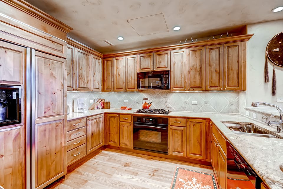 Condo, 5 Bedrooms | Private kitchen | Coffee/tea maker, microwave, oven, toaster