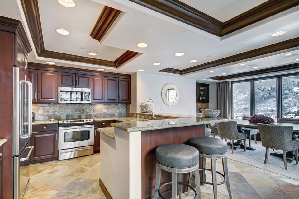 Condo, 3 Bedrooms | Private kitchen | Full-size fridge, microwave, oven, stovetop