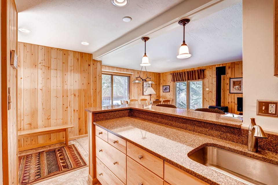 Condo, 3 Bedrooms | Bathroom | Hair dryer, towels, shampoo