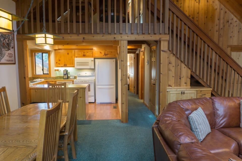 House, 3 Bedrooms | Living room | Flat-screen TV, fireplace, DVD player