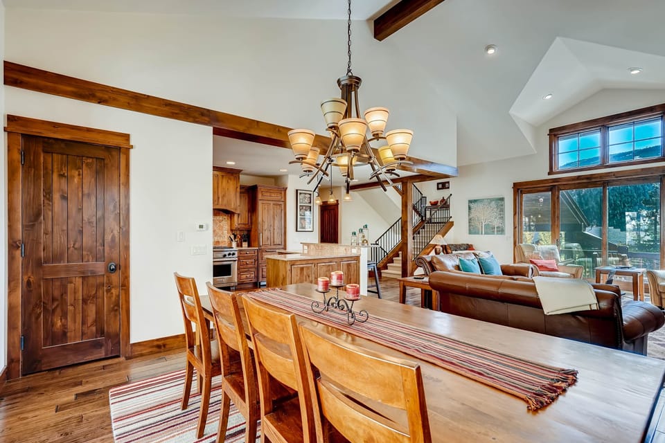 Townhome, 4 Bedrooms | Private kitchen | Fridge, microwave, oven, coffee/tea maker