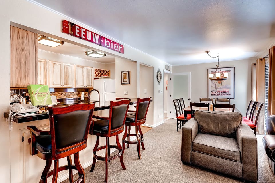 Condo, 2 Bedrooms | Dining