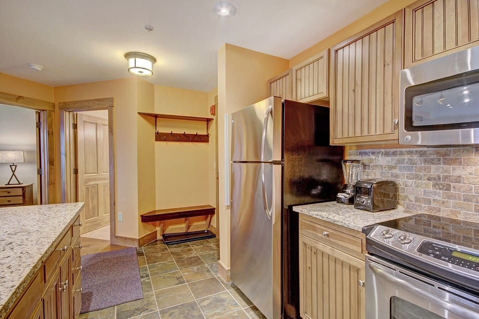 Apartment, 2 Bedrooms | Private kitchen | Full-size fridge, microwave, oven, stovetop
