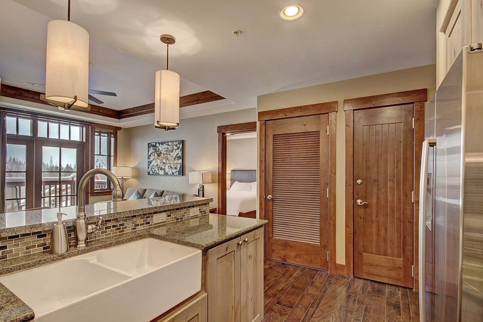 Condo, 1 Bedroom | Private kitchen | Full-size fridge, microwave, oven, stovetop