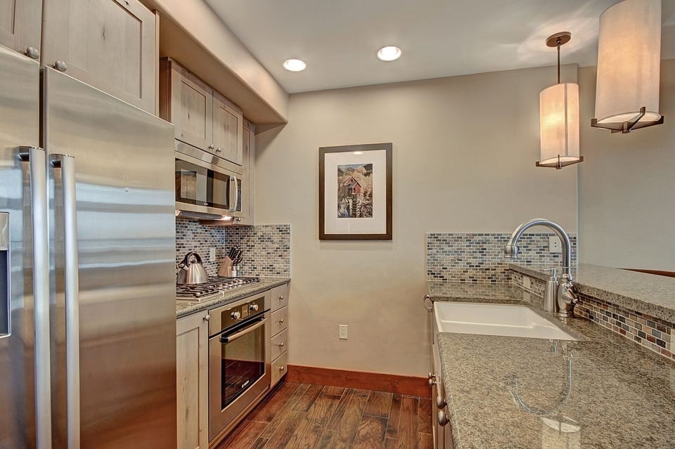 Condo, 1 Bedroom | Private kitchen | Full-size fridge, microwave, oven, stovetop