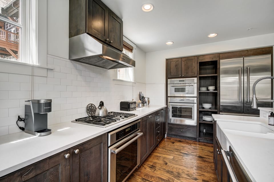 Condo, 4 Bedrooms | Private kitchen | Full-size fridge, microwave, oven, stovetop