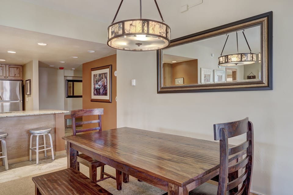 Apartment, 2 Bedrooms | Dining