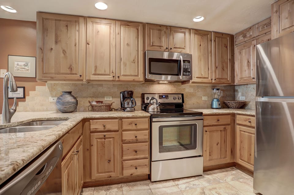 Apartment, 2 Bedrooms | Private kitchen | Full-size fridge, microwave, oven, stovetop