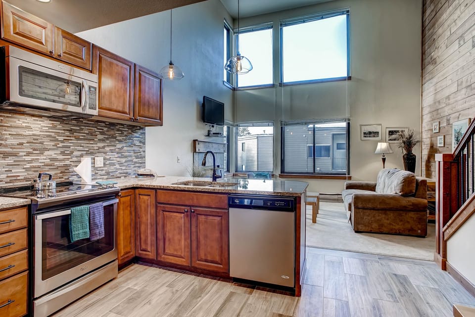 Condo, 1 Bedroom | Private kitchen | Full-size fridge, microwave, oven, stovetop