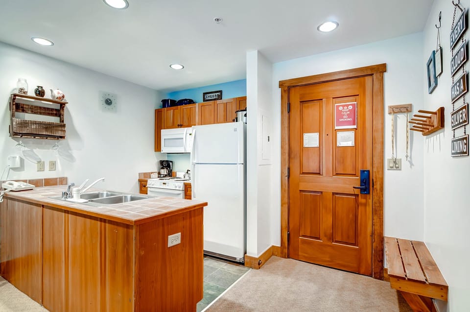 Condo, 1 Bedroom | Private kitchen | Full-size fridge, microwave, oven, dishwasher