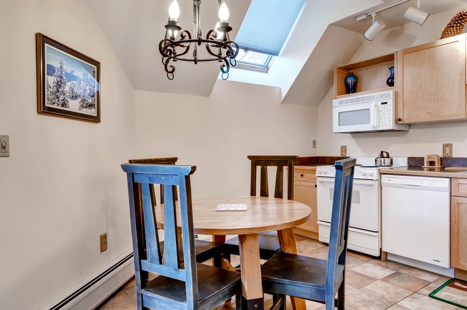 Studio | Dining