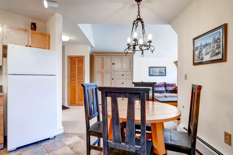 Studio | Dining