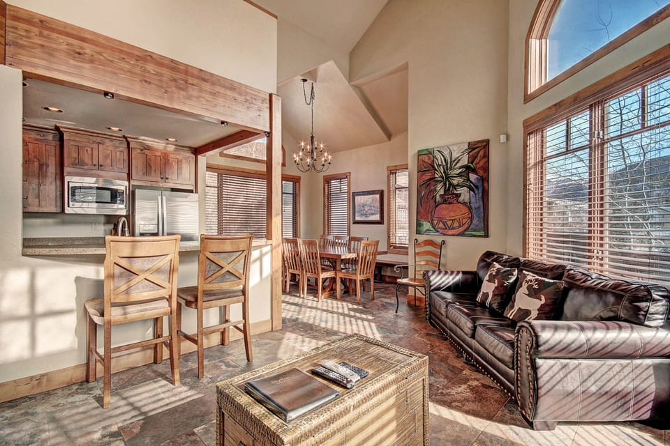 Townhome, 4 Bedrooms | Living area | Flat-screen TV