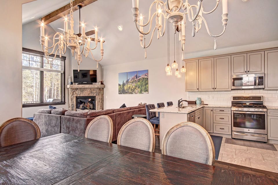Townhome, 3 Bedrooms | Private kitchen | Full-size fridge, microwave, oven, stovetop