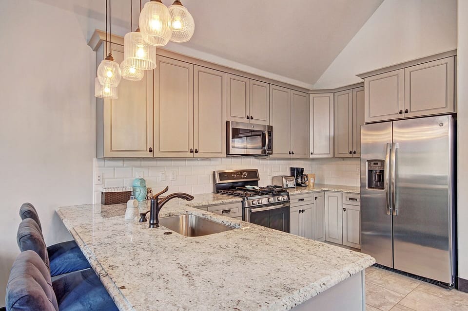 Townhome, 3 Bedrooms | Private kitchen | Full-size fridge, microwave, oven, stovetop