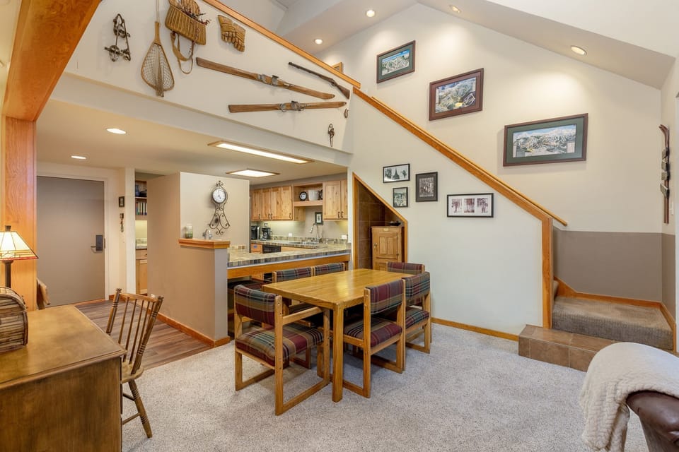 Condo, 2 Bedrooms | Dining