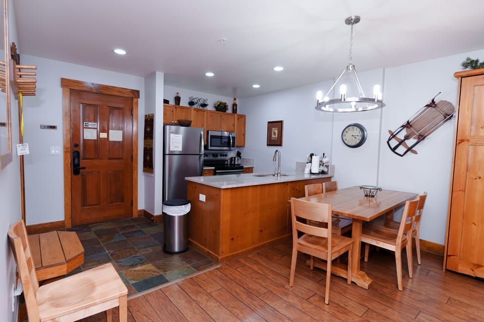 Condo, 1 Bedroom | Private kitchen | Full-size fridge, microwave, oven, stovetop