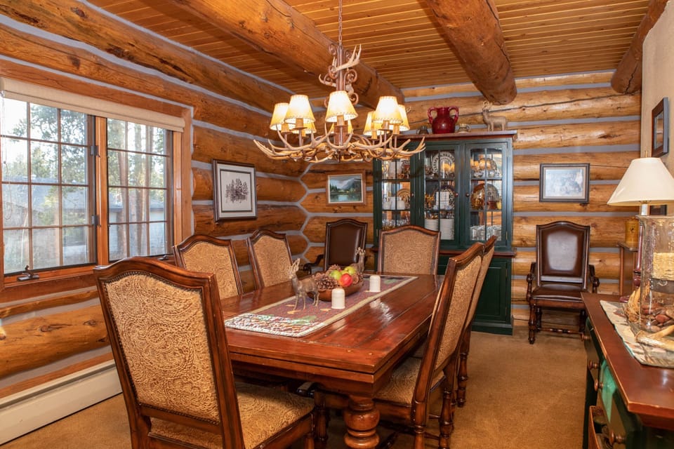 House, 5 Bedrooms | Dining