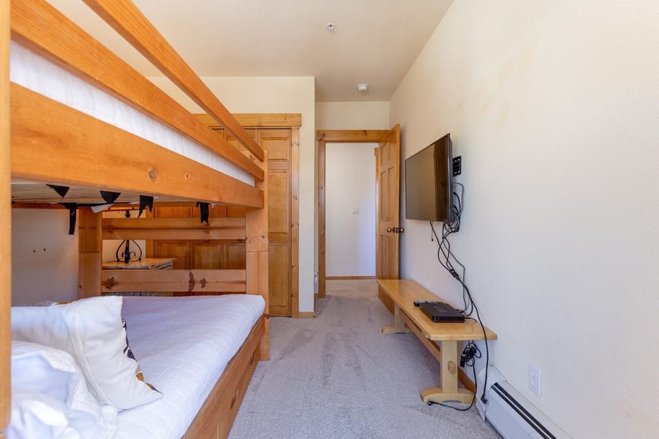 Condo, 3 Bedrooms | 3 bedrooms, desk, laptop workspace, free WiFi