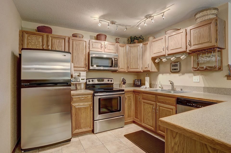 Condo, 2 Bedrooms | Private kitchen | Full-size fridge, microwave, oven, stovetop