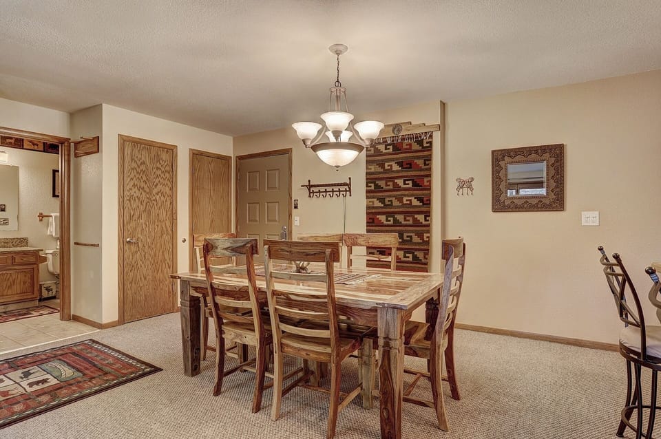 Condo, 2 Bedrooms | Dining