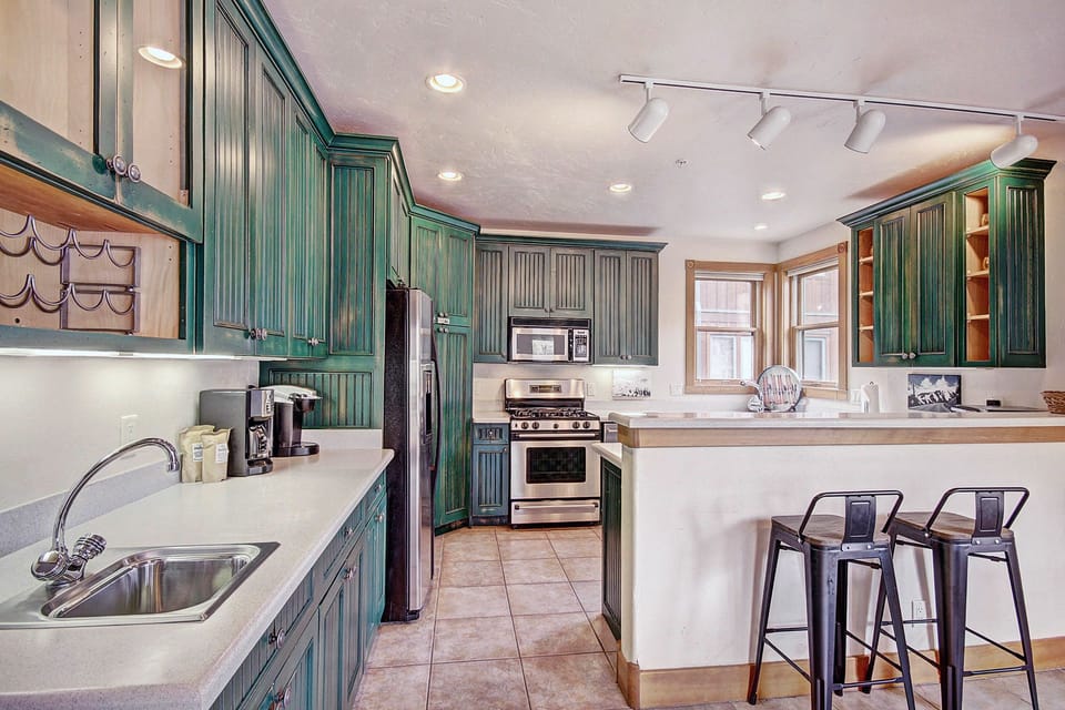 Condo, Multiple Bedrooms | Private kitchen | Full-size fridge, microwave, oven, stovetop