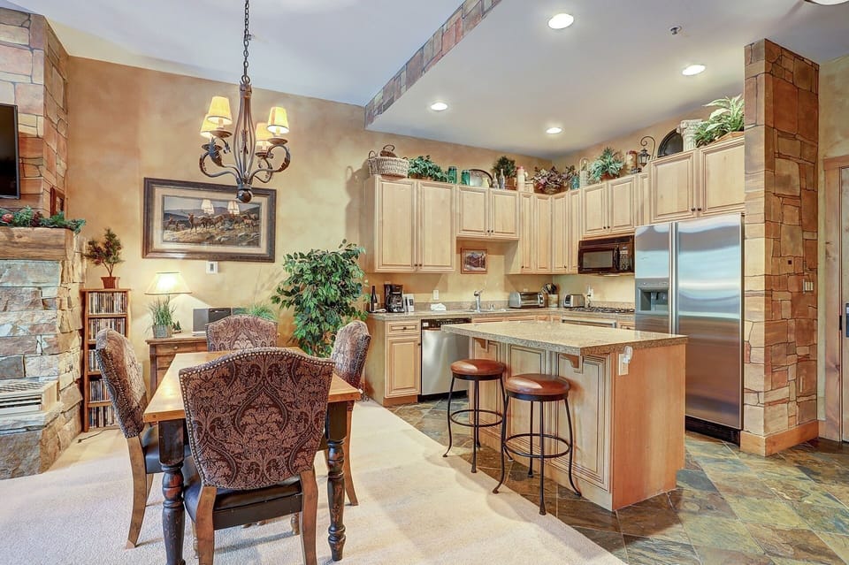 Condo, 1 Bedroom | Private kitchen | Full-size fridge, microwave, oven, stovetop