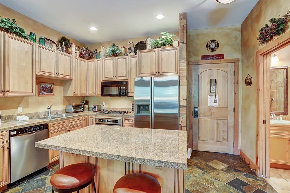 Condo, 1 Bedroom | Private kitchen | Full-size fridge, microwave, oven, stovetop